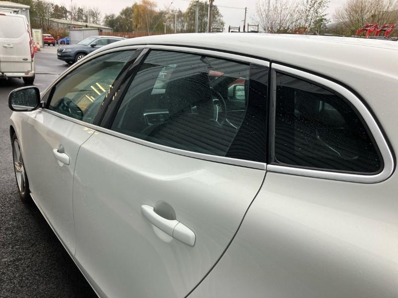 2014 (64) VOLVO V40 D2 R DESIGN 5dr 3636786