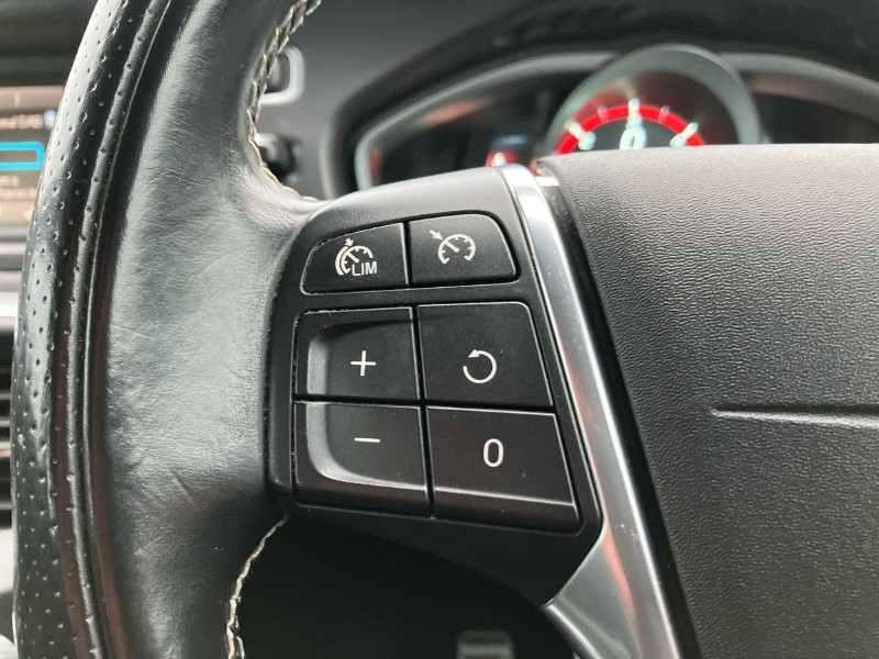 2014 (64) VOLVO V40 D2 R DESIGN 5dr 3636771