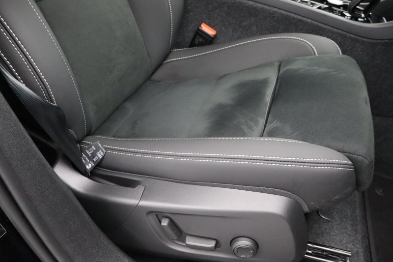 2024 (74) VOLVO XC40 2.0 B4P Plus Dark 5dr Auto *VAT QUALIFYING* 3799823