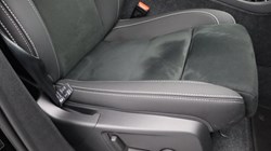 2024 (74) VOLVO XC40 2.0 B4P Plus Dark 5dr Auto *VAT QUALIFYING* 3799823