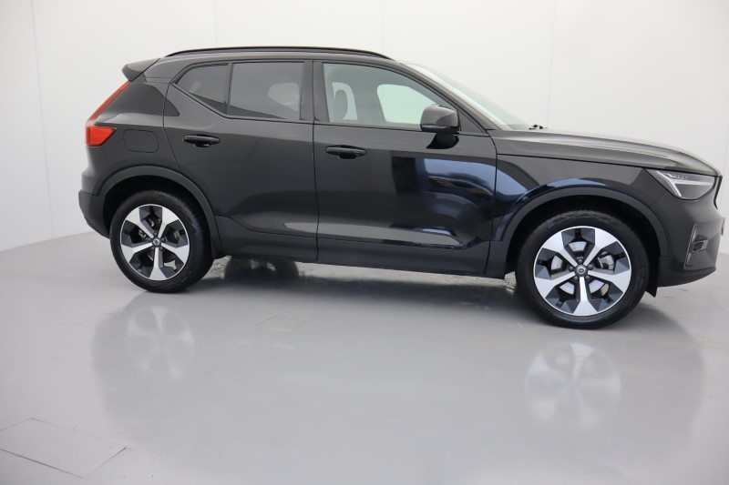 2024 (74) VOLVO XC40 2.0 B4P Plus Dark 5dr Auto *VAT QUALIFYING* 3799803