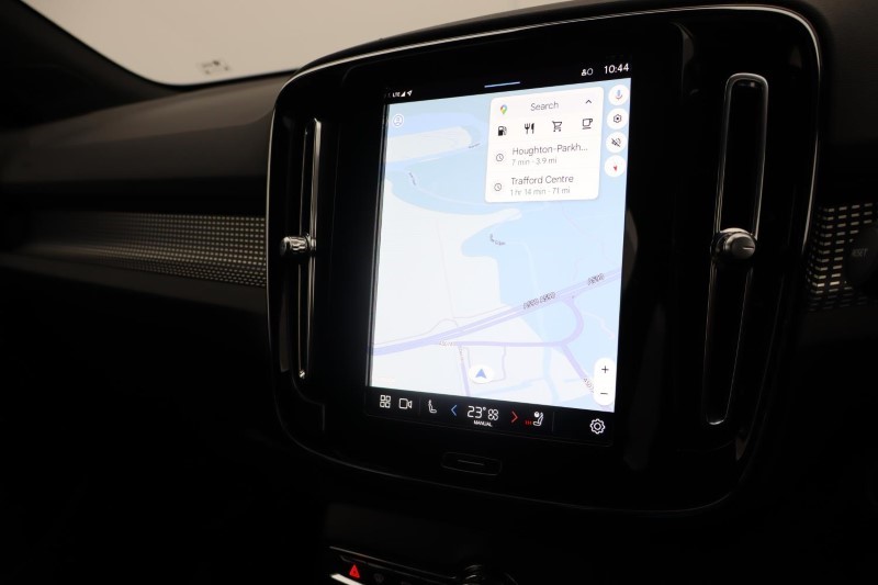 2024 (74) VOLVO XC40 2.0 B4P Plus Dark 5dr Auto *VAT QUALIFYING* 3799837