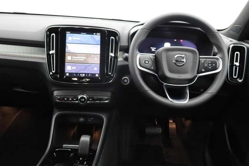 2024 (74) VOLVO XC40 2.0 B4P Plus Dark 5dr Auto *VAT QUALIFYING* 3799830