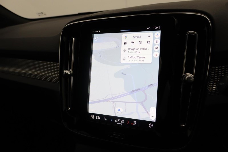 2024 (74) VOLVO XC40 2.0 B4P Plus Dark 5dr Auto *VAT QUALIFYING* 3799836