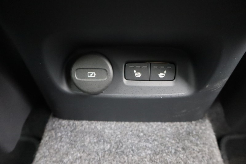 2024 (74) VOLVO XC40 2.0 B4P Plus Dark 5dr Auto *VAT QUALIFYING* 3799827