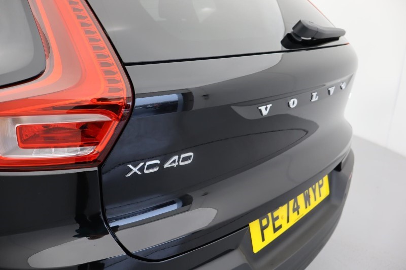 2024 (74) VOLVO XC40 2.0 B4P Plus Dark 5dr Auto *VAT QUALIFYING* 3799812
