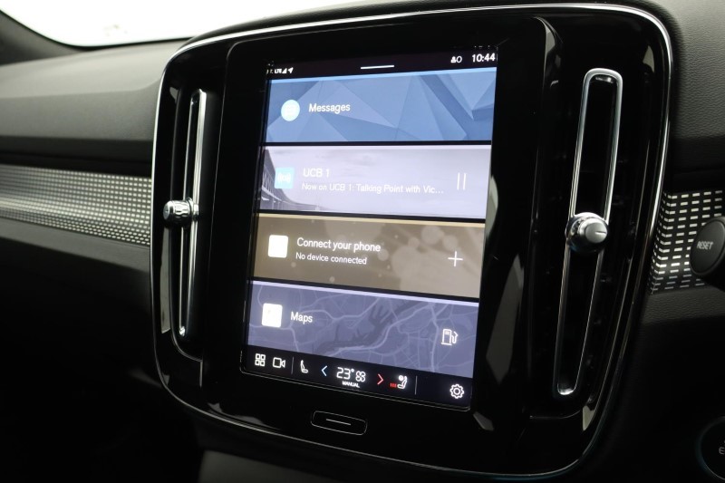 2024 (74) VOLVO XC40 2.0 B4P Plus Dark 5dr Auto *VAT QUALIFYING* 3799835