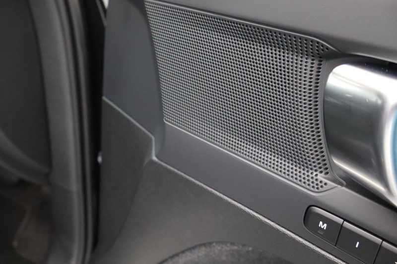 2024 (74) VOLVO XC40 2.0 B4P Plus Dark 5dr Auto *VAT QUALIFYING* 3799820