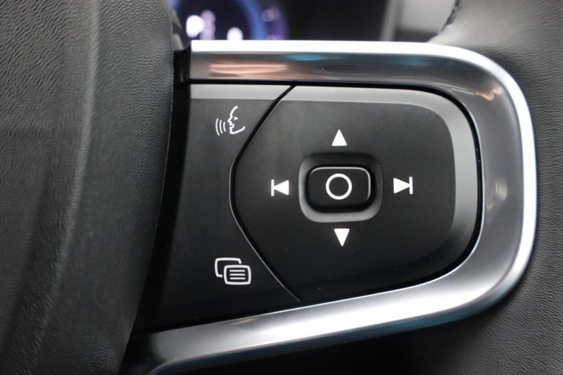 2024 (74) VOLVO XC40 2.0 B4P Plus Dark 5dr Auto *VAT QUALIFYING* 3799833