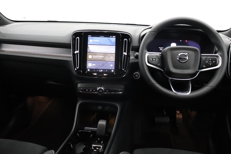 2024 (74) VOLVO XC40 2.0 B4P Plus Dark 5dr Auto *VAT QUALIFYING* 3799828