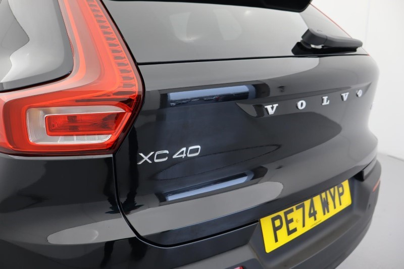 2024 (74) VOLVO XC40 2.0 B4P Plus Dark 5dr Auto *VAT QUALIFYING* 3799806