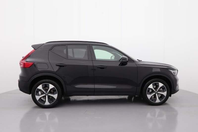 2024 (74) VOLVO XC40 2.0 B4P Plus Dark 5dr Auto *VAT QUALIFYING* 3799791