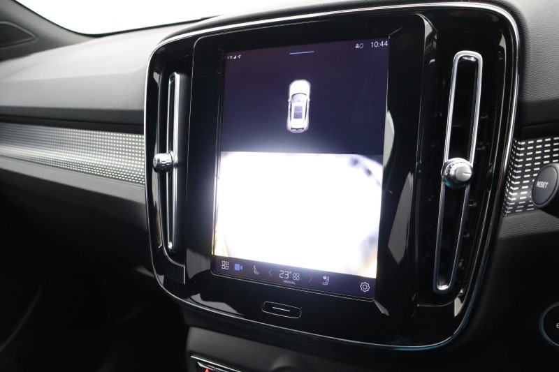 2024 (74) VOLVO XC40 2.0 B4P Plus Dark 5dr Auto *VAT QUALIFYING* 3799839