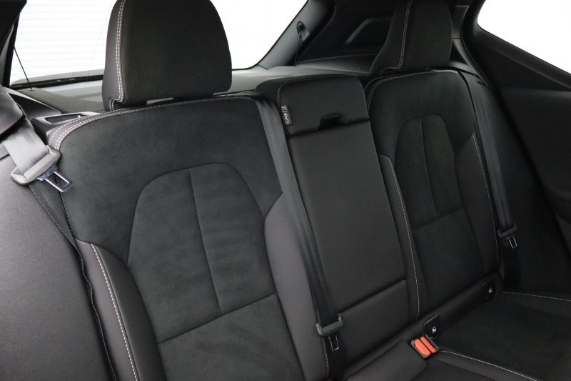 2024 (74) VOLVO XC40 2.0 B4P Plus Dark 5dr Auto *VAT QUALIFYING* 3799817