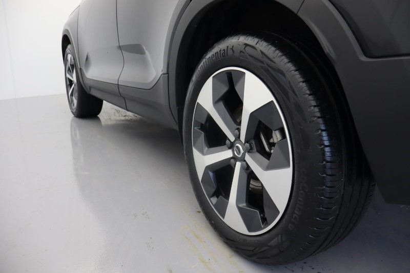 2024 (74) VOLVO XC40 2.0 B4P Plus Dark 5dr Auto *VAT QUALIFYING* 3799813