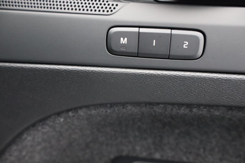 2024 (74) VOLVO XC40 2.0 B4P Plus Dark 5dr Auto *VAT QUALIFYING* 3799821