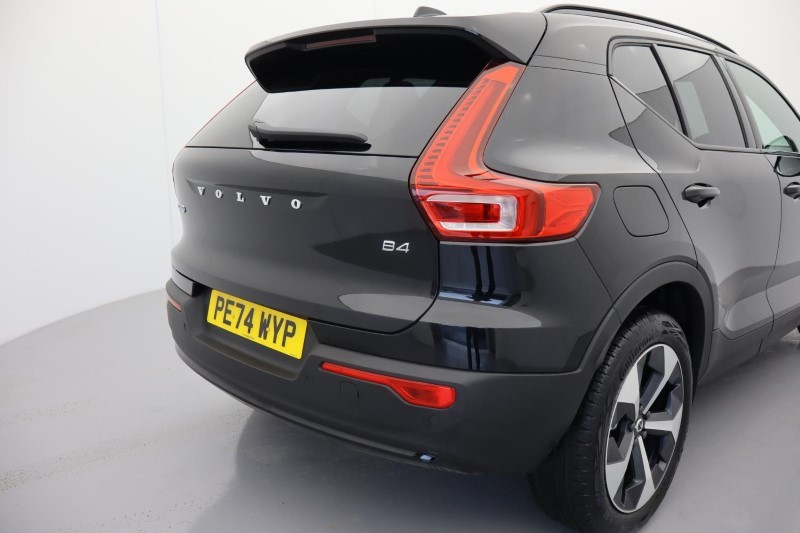 2024 (74) VOLVO XC40 2.0 B4P Plus Dark 5dr Auto *VAT QUALIFYING* 3799804