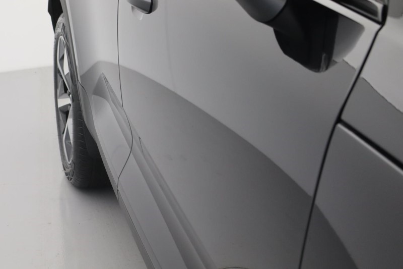 2024 (74) VOLVO XC40 2.0 B4P Plus Dark 5dr Auto *VAT QUALIFYING* 3799798