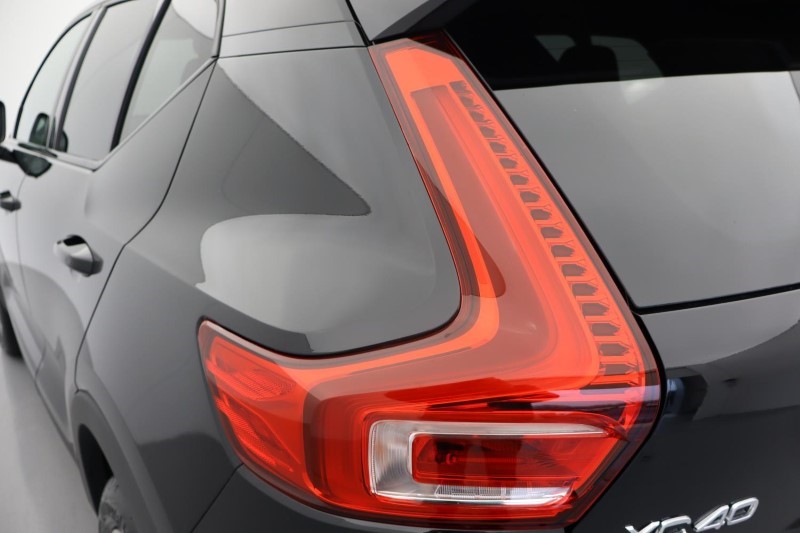 2024 (74) VOLVO XC40 2.0 B4P Plus Dark 5dr Auto *VAT QUALIFYING* 3799811