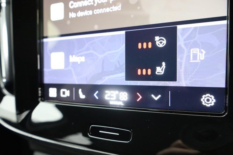 2024 (74) VOLVO XC40 2.0 B4P Plus Dark 5dr Auto *VAT QUALIFYING* 3799840