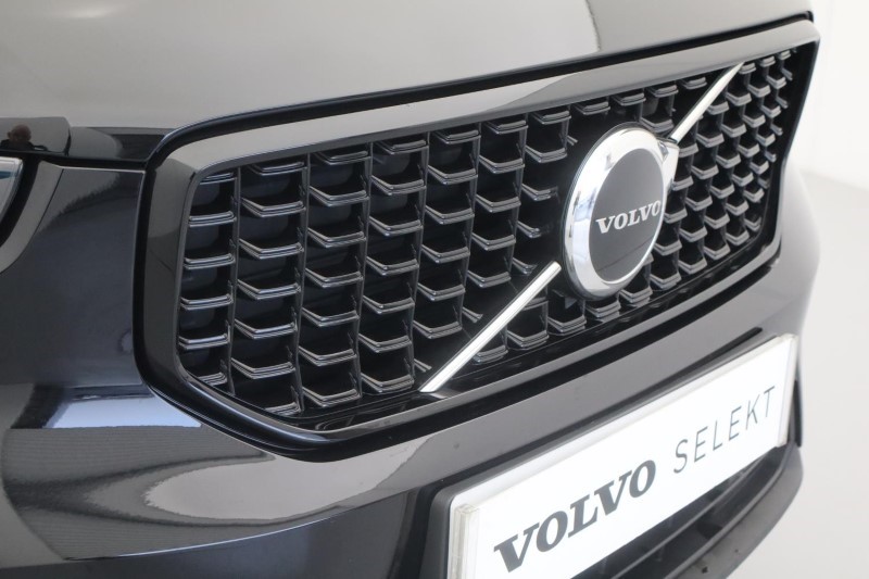 2024 (74) VOLVO XC40 2.0 B4P Plus Dark 5dr Auto *VAT QUALIFYING* 3799797