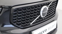 2024 (74) VOLVO XC40 2.0 B4P Plus Dark 5dr Auto *VAT QUALIFYING* 3799797