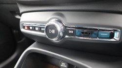 2024 (74) VOLVO XC40 2.0 B4P Plus Dark 5dr Auto *VAT QUALIFYING* 3799841