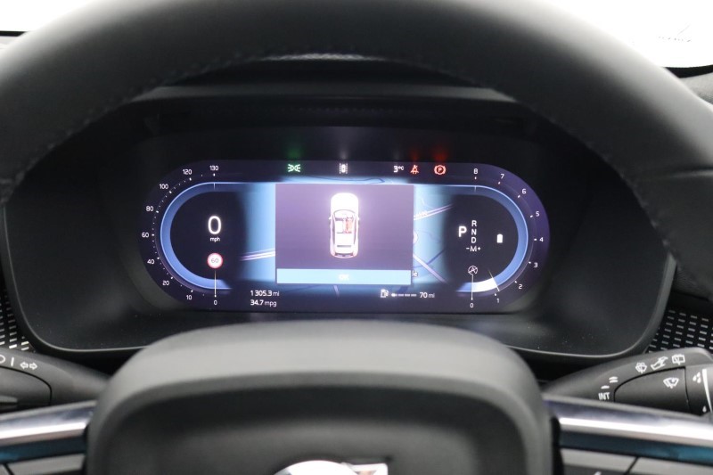 2024 (74) VOLVO XC40 2.0 B4P Plus Dark 5dr Auto *VAT QUALIFYING* 3799834