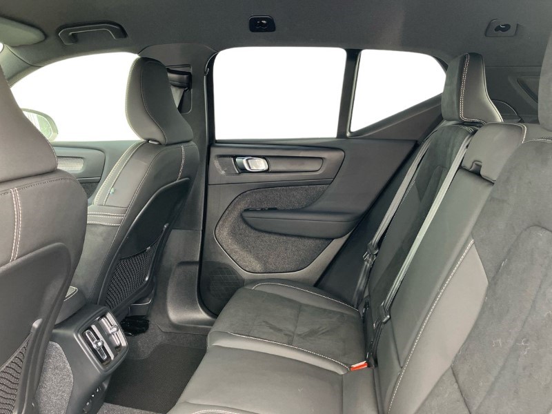 2024 (73) VOLVO XC40 2.0 B4P Plus Dark 5dr Auto 3571175