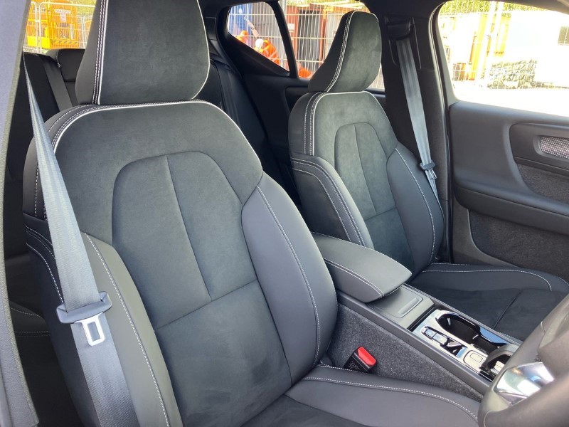 2024 (73) VOLVO XC40 2.0 B4P Plus Dark 5dr Auto 3571187