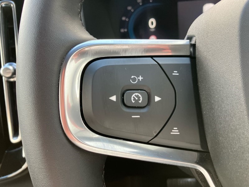 2024 (73) VOLVO XC40 2.0 B4P Plus Dark 5dr Auto 3571189