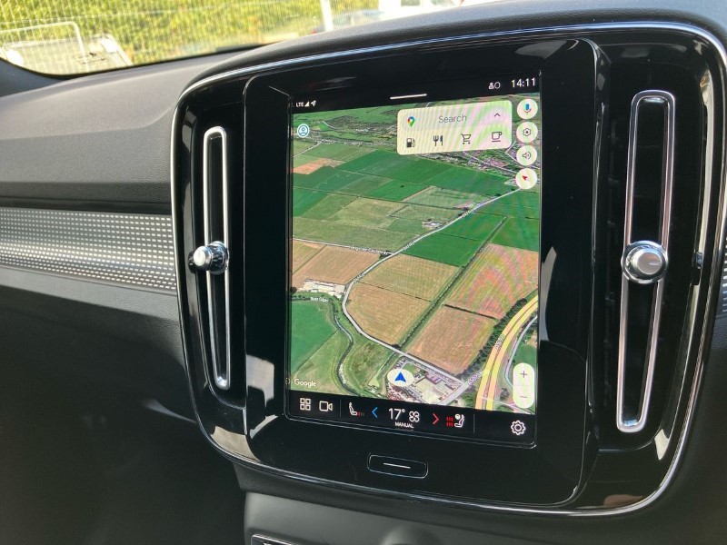 2024 (73) VOLVO XC40 2.0 B4P Plus Dark 5dr Auto 3571194