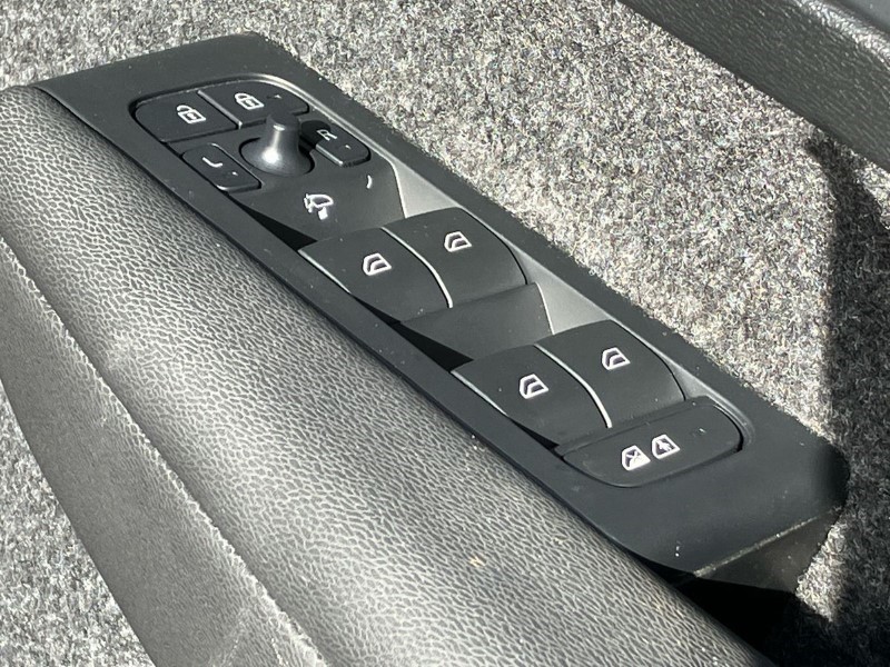 2024 (73) VOLVO XC40 2.0 B4P Plus Dark 5dr Auto 3571184