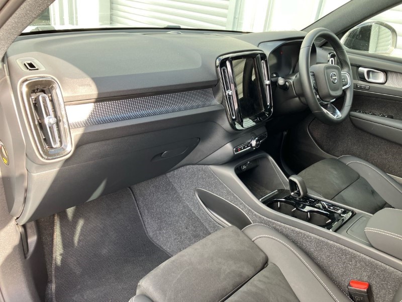 2024 (73) VOLVO XC40 2.0 B4P Plus Dark 5dr Auto 3571204