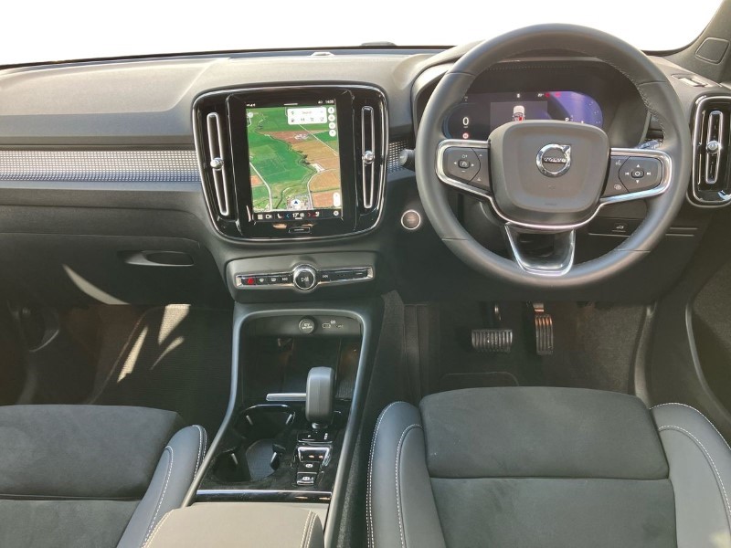 2024 (73) VOLVO XC40 2.0 B4P Plus Dark 5dr Auto 3571180