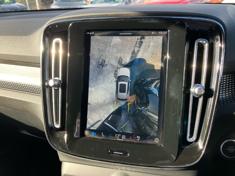 2024 (73) VOLVO XC40 2.0 B4P Plus Dark 5dr Auto 3571195