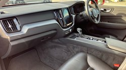 2019 (69) VOLVO XC60 2.0 T4 190 Edition 5dr Geartronic 3589961