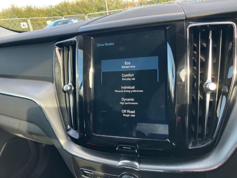 2019 (69) VOLVO XC60 2.0 T4 190 Edition 5dr Geartronic 3589954