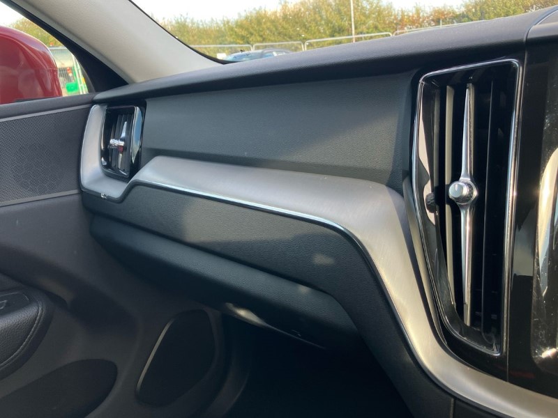 2019 (69) VOLVO XC60 2.0 T4 190 Edition 5dr Geartronic 3589956