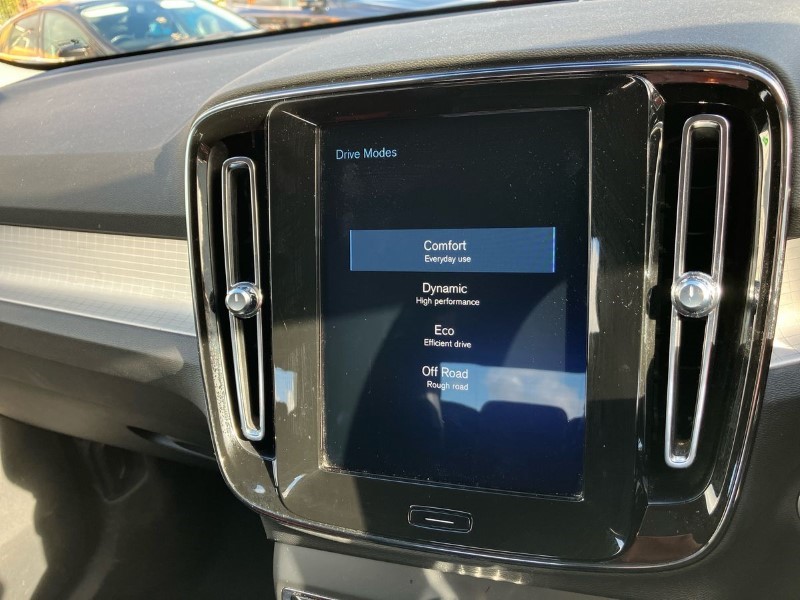 2019 (19) VOLVO XC40 2.0 D3 Momentum Pro 5dr 3612163