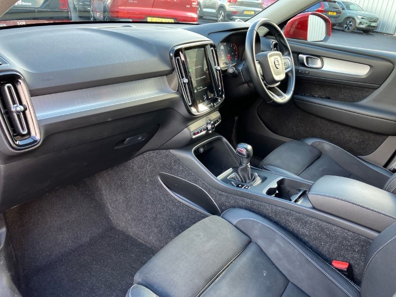 2019 (19) VOLVO XC40 2.0 D3 Momentum Pro 5dr 3612170