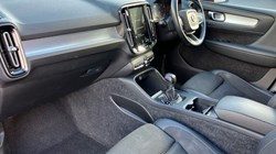 2019 (19) VOLVO XC40 2.0 D3 Momentum Pro 5dr 3612170