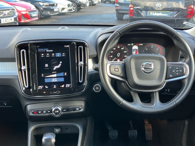 2019 (19) VOLVO XC40 2.0 D3 Momentum Pro 5dr 3612158