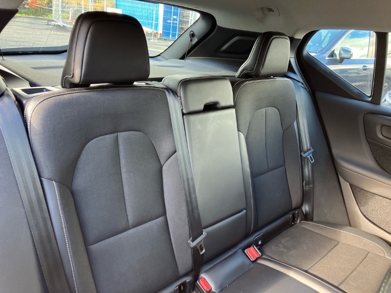 2019 (19) VOLVO XC40 2.0 D3 Momentum Pro 5dr 3612168