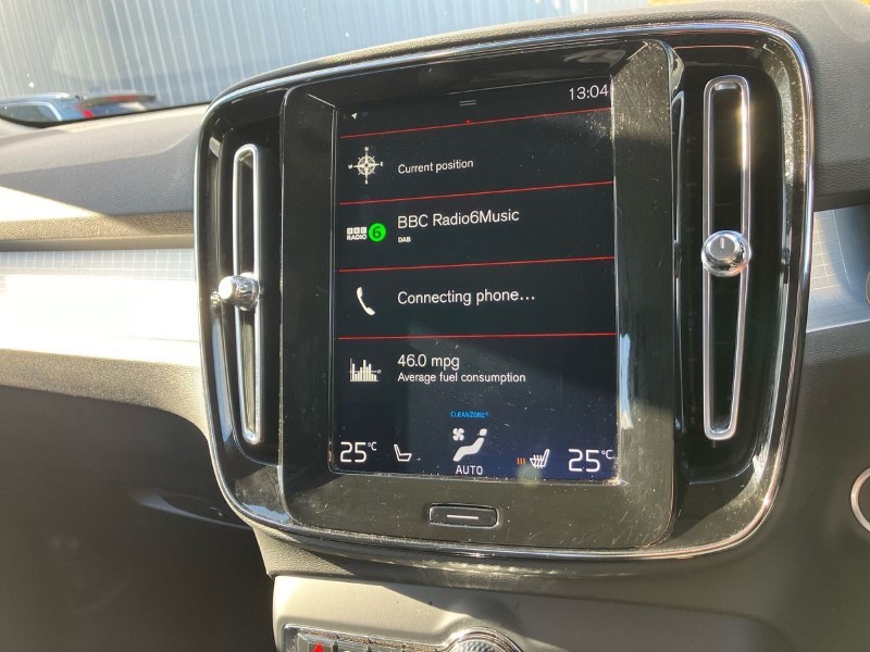 2019 (19) VOLVO XC40 2.0 D3 Momentum Pro 5dr 3612159