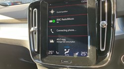 2019 (19) VOLVO XC40 2.0 D3 Momentum Pro 5dr 3612159