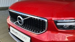 2019 (19) VOLVO XC40 2.0 D3 Momentum Pro 5dr 3612175