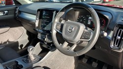 2019 (19) VOLVO XC40 2.0 D3 Momentum Pro 5dr 3612147