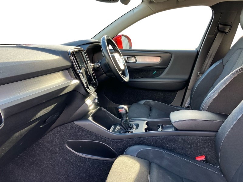 2019 (19) VOLVO XC40 2.0 D3 Momentum Pro 5dr 3612140