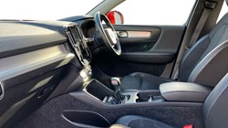 2019 (19) VOLVO XC40 2.0 D3 Momentum Pro 5dr 3612140